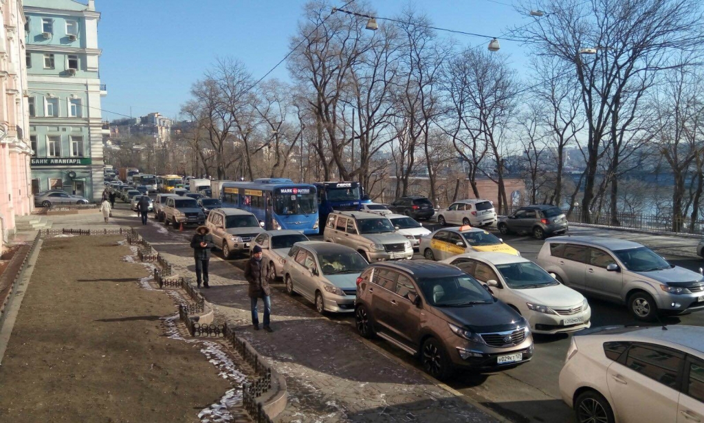 Пробка от ДВПИ до Лазо