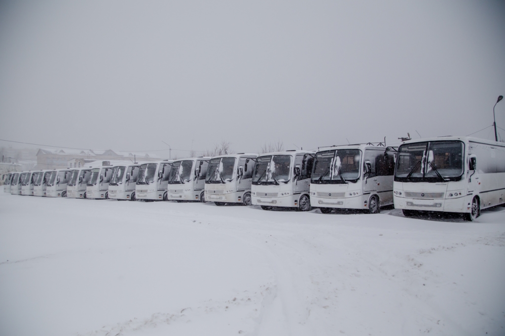 Южно сахалинск транспортные компании. Автобус ПАЗ 35. Автобусы Южно-Сахалинск. МУП транспортная компания Южно-Сахалинск Автобусный парк. Автобусы на Сахалине.