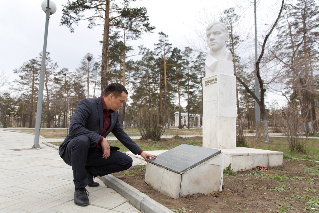 Орешкова улан удэ. Парк Орешкова. Памятник Орешкову Улан-Удэ. Памятники ВОВ В Улан-Удэ. Парк им Орешкова в Улан-Удэ.