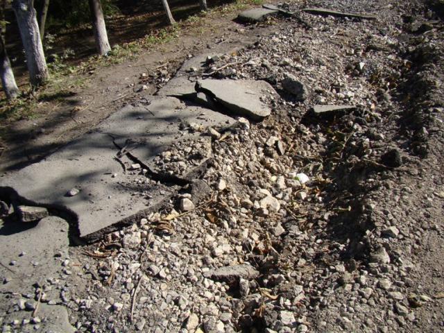 Замена бордюра будет сопровождаться ремонтом тротуара