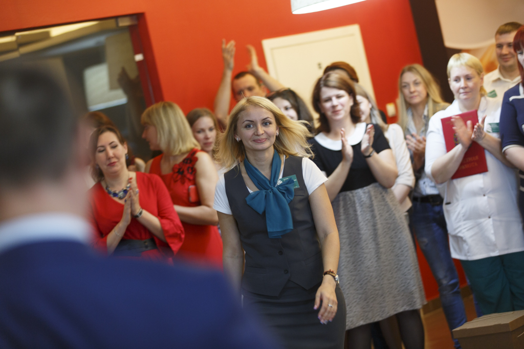 Награждение докторов медцентра ДВФУ почетными грамотами