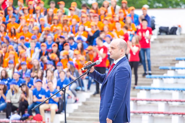 Алексей Тимченко приветствует участников смены &quotБизнес-экспресс&quot в детском центре &quotОкеан&quot ПРО ООО &quotДеловая Россия&quot 