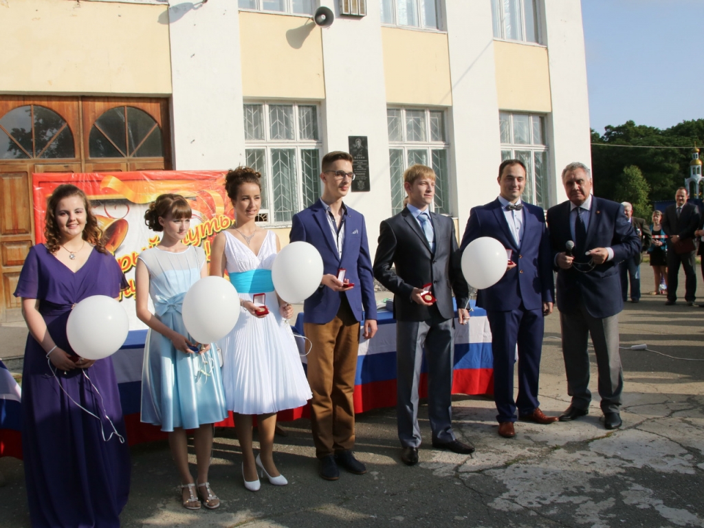 Единый выпускной вечер прошел на главной площади Фокино