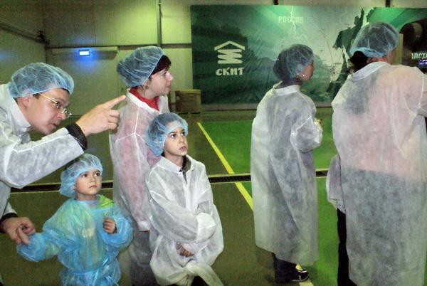 Дальневосточные родители побывали на производстве завода Скит