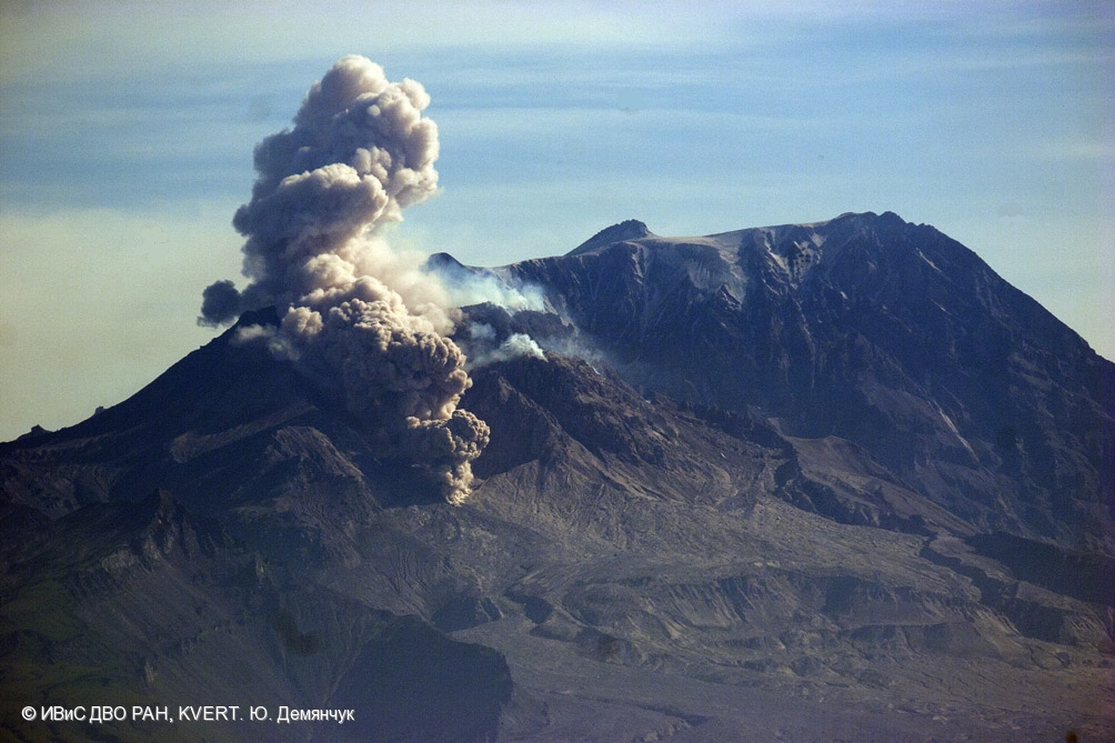 Вулкан Чикурачики Ю. Демянчук. Фото с сайта Института вулканологии и сейсмологии ДВО РАН