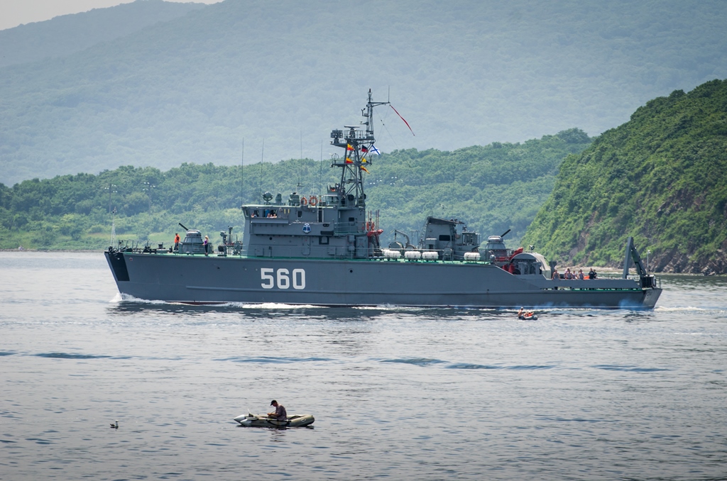 Военный тральщик фото