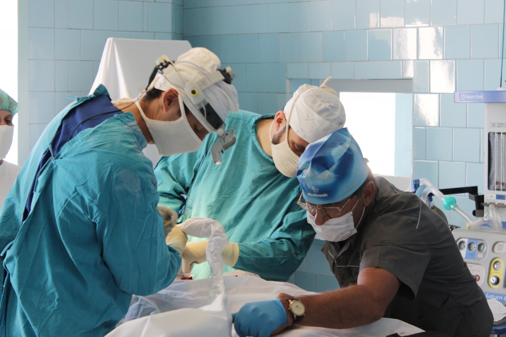 Операция в отделении челюстно-лицевой хирургии. 