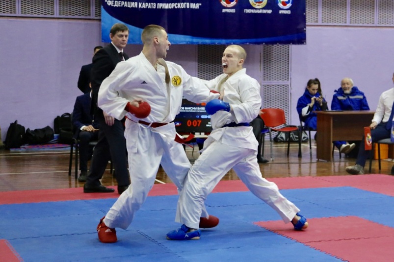 Сборная Уссурийска успешно вступила на соревнованиях по карате 