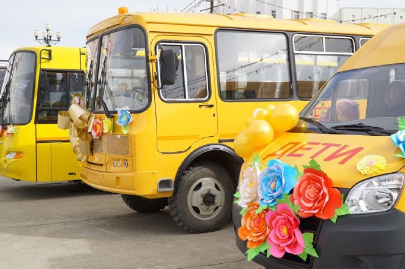 Новые школьные автобусы получили поселки Магаданской области