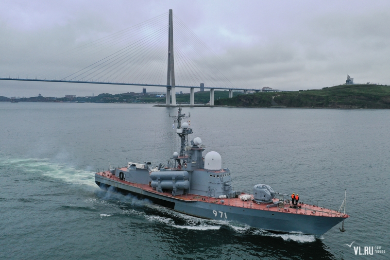Во Владивосток зашел эсминец морских сил Японии