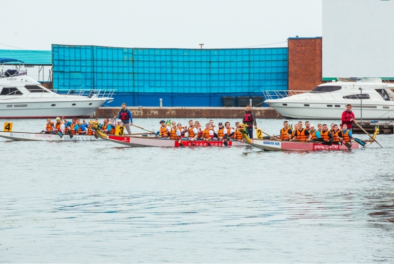 Гребли до победного: во Владивостоке провели гонки на лодках класса 