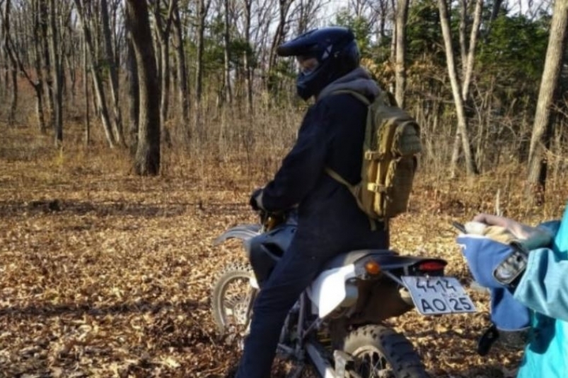 Во Владивостоке мотоциклист напал на сотрудника патруля Ботанического сада