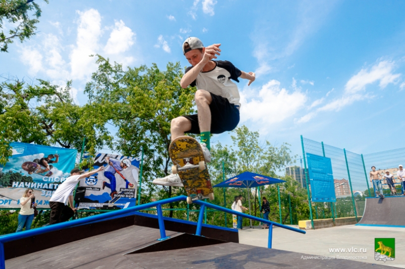 Во Владивостоке после ремонта открылся скейт-парк