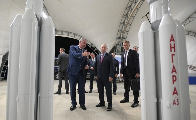 Путин улетел из Владивостока на космодром