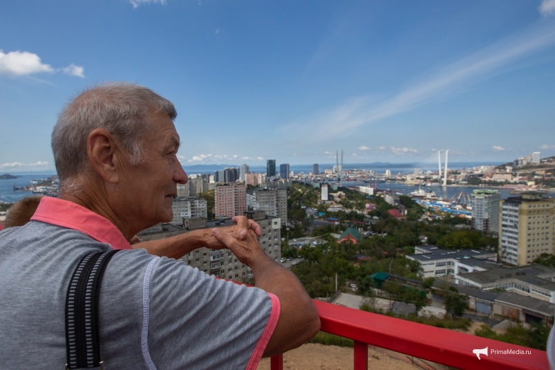 Красные дорожки и вид на морскую столицу: во Владивостоке открыли новую видовую