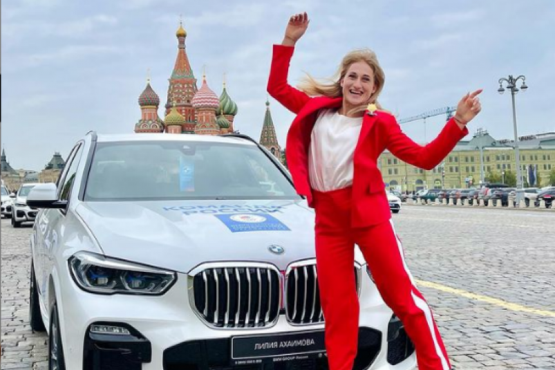 Олимпийская чемпионка из Владивостока получила новенький BMW