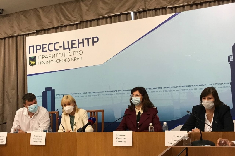О ковидных ограничениях, вакцинации и антителах поговорили эксперты во Владивостоке