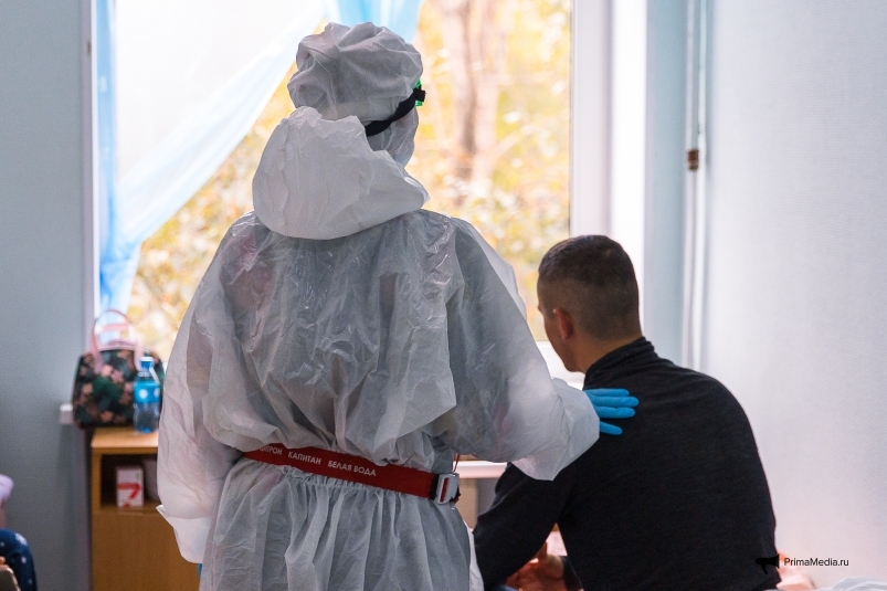 Койки "красной зоны" одной из больниц Владивостока заполнены больными коронавирусом