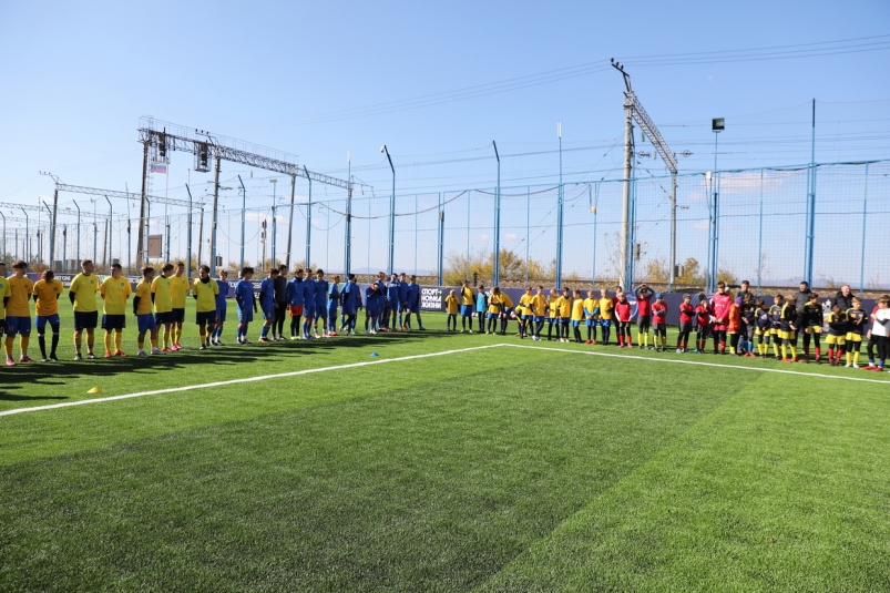 Во Владивостоке открыли обновлённый стадион "Юность"