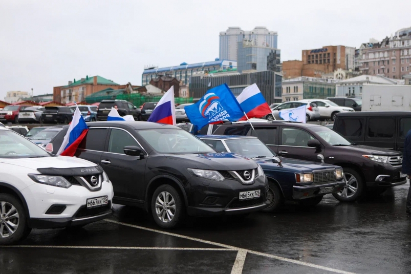 Во Владивостоке дали старт автопробегу "Zа мир без нацизма!"