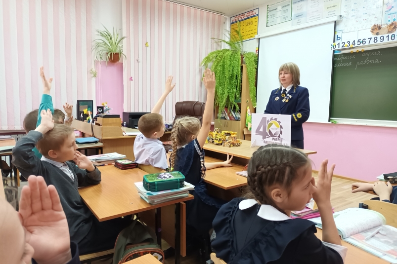 Горняки разрезоуправления "Новошахтинское" познакомили школьников со своей профессией