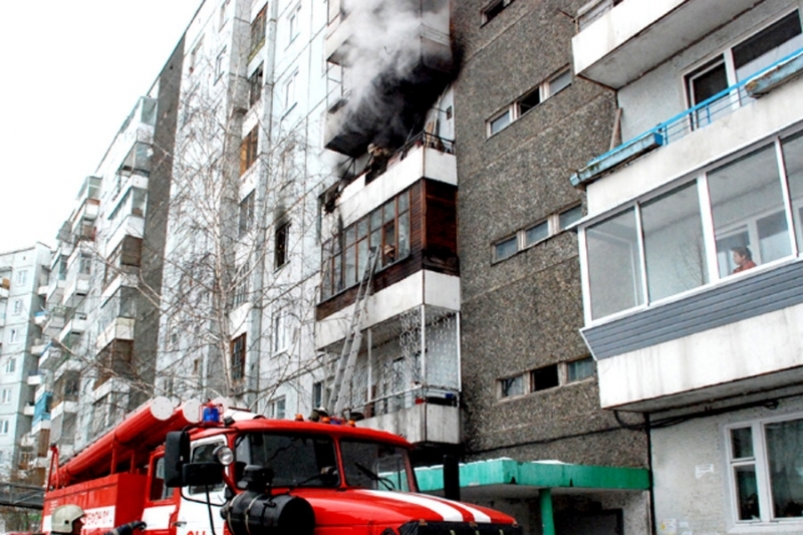 Две квартиры и несколько автомобилей горели во Владивостоке в минувшие выходные