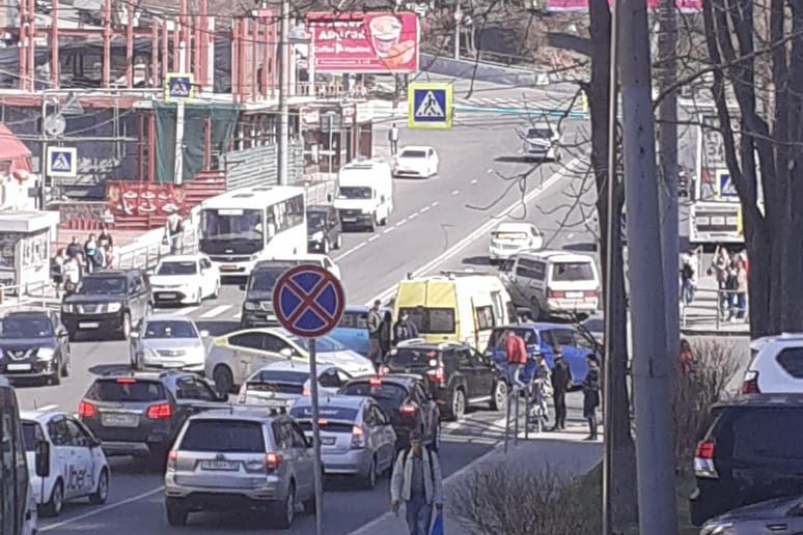 "Лютое месиво, приехала скорая": жесткое ДТП на популярной дороге Владивостока - фото