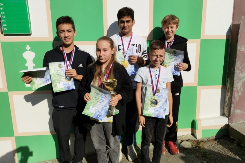 Школьники из горняцкого посёлка Новошахтинский выиграли престижный шахматный турнир