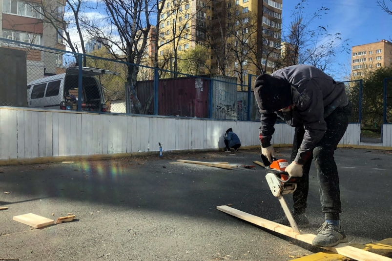 Во Владивостоке в течение ноября отремонтируют 20 хоккейных коробок