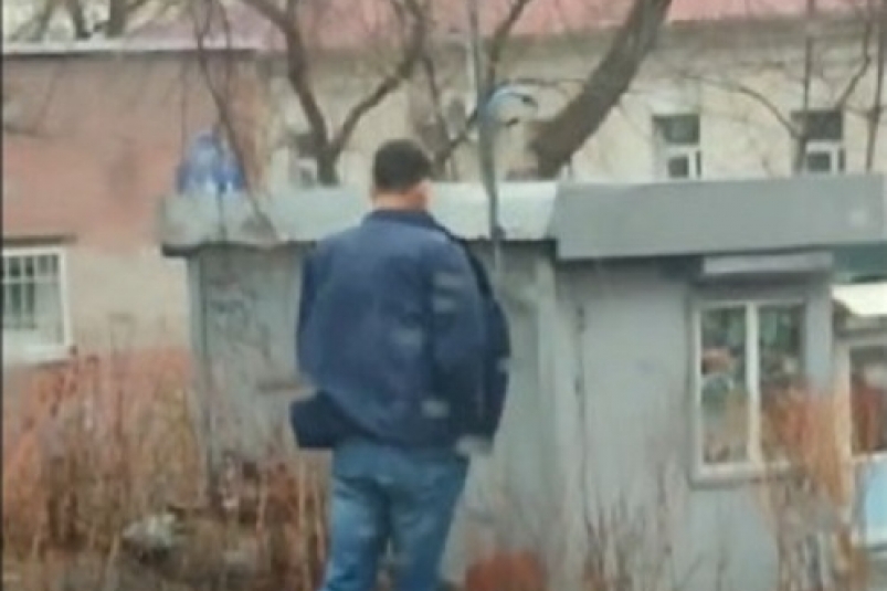 "В руках с ножом бегает": мужчина напугал людей в центре Владивостока