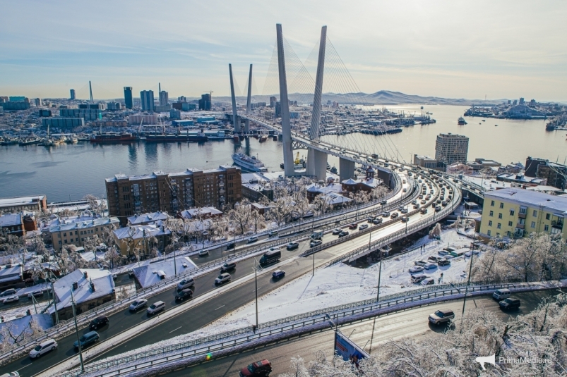 "Ждите спущенные колеса": бунт против автомобилистов в центре Владивостока