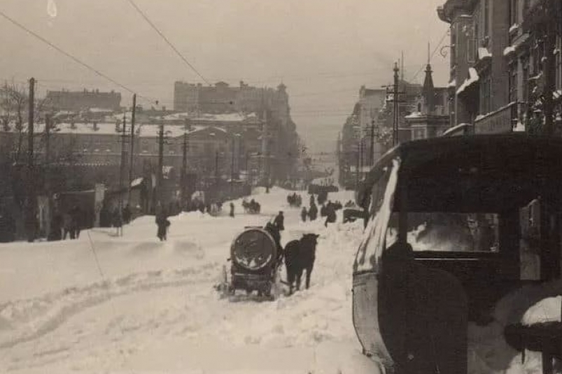 "Что изменилось за 100 лет?": как снег консервировал жителей Владивостока в 20 веке