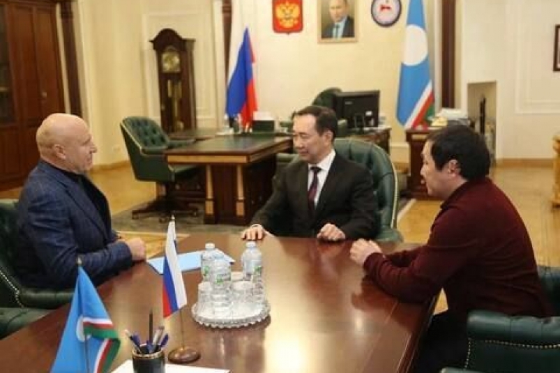 Айсен Николаев поддержал программу развития спортивной борьбы в Якутии