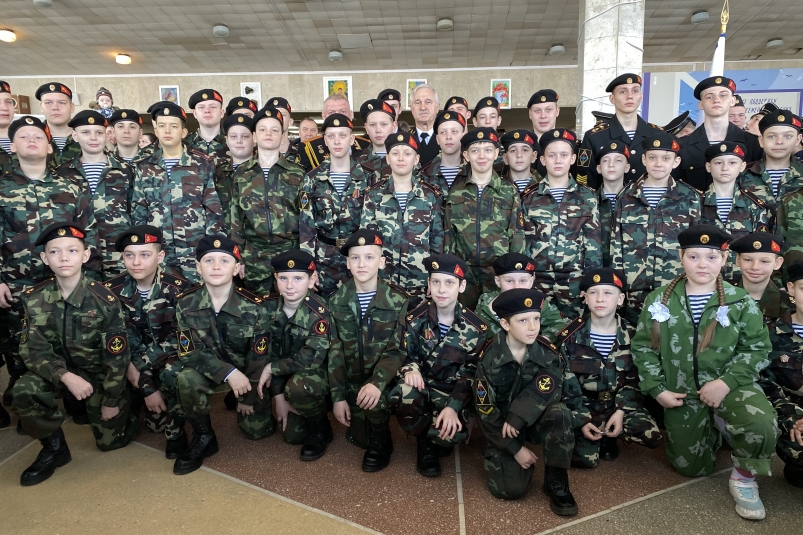 70 юных патриотов дали военную присягу во Дворце детского творчества во Владивостоке
