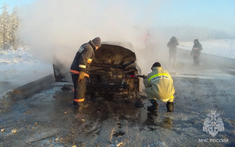 Огнеборцы Якутска спасли автомобиль