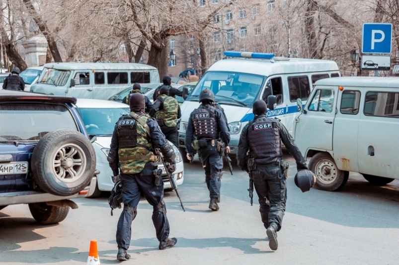 Выводил наряд полиции: массовая эвакуация во Владивостоке - подробности