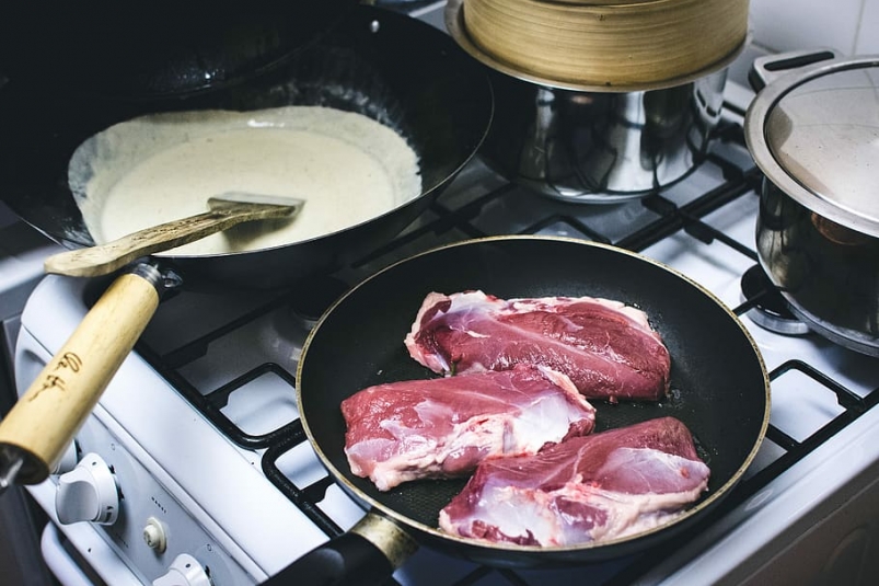 Один тайный ингредиент на сковородке сделает любое мясо сочным и вкусным