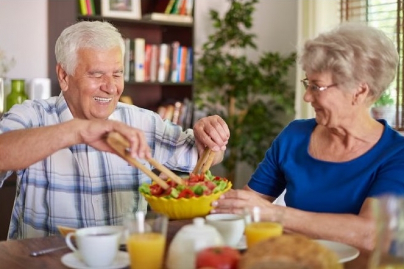 Всем, кому за 50-55 лет, смело брать: этот продукт заметно снижает проблемы с давлением