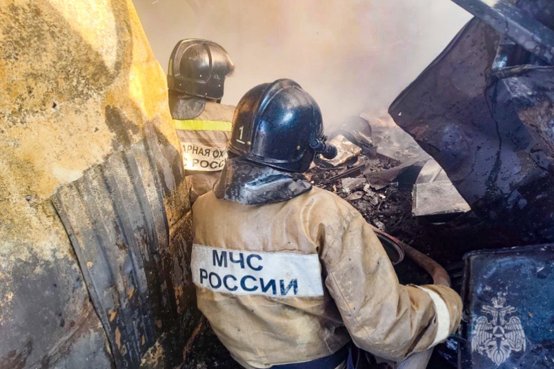 В Якутске произошел пожар частных гаражей