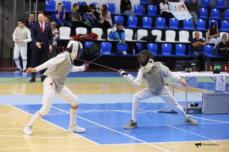 Во Владивостоке стартовал первый чемпионат Дальнего Востока по фехтованию