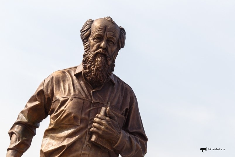 Поэт из Тынды объяснил, почему требует демонтировать памятник Солженицыну во Владивостоке