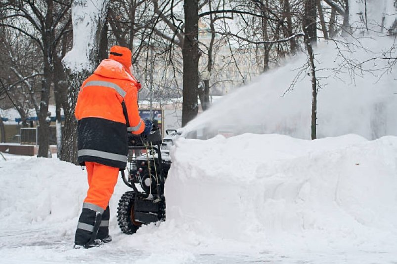 Губернатор Валерий Лимаренко поручил ГЖИ проводить регулярный мониторинг расчистки снега