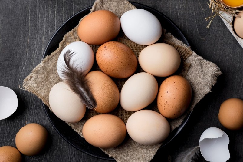 Белые или коричневые яйца: в чем разница и какие полезнее