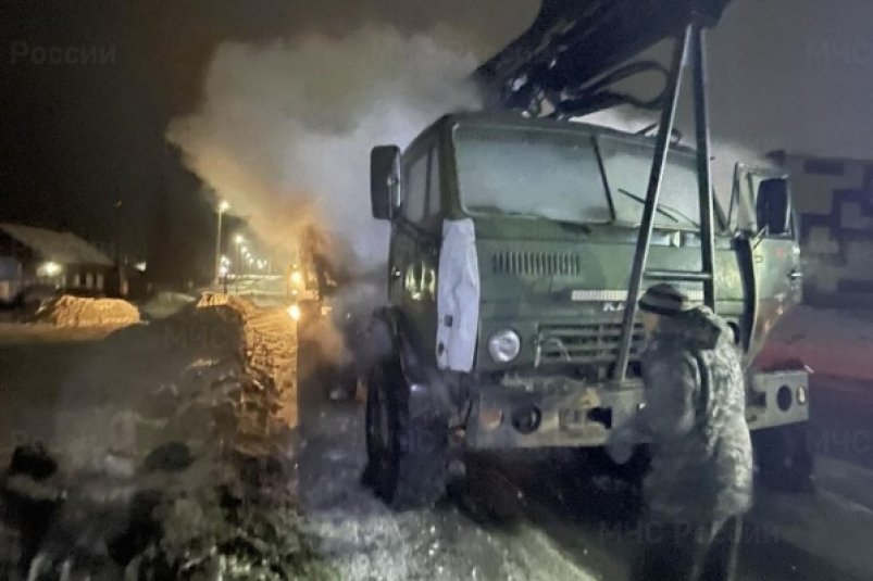 КАМАЗ горел на улице Сибирской в Тайшете