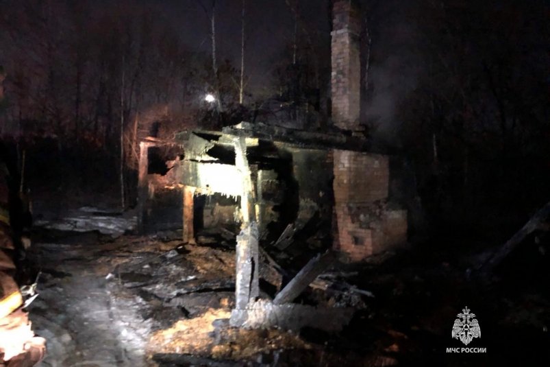 Ночной пожар в частном доме унес жизнь человека в Хабаровске