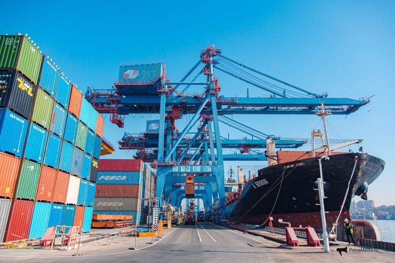 Направление на Восток: порты Приморья добавили контейнеров