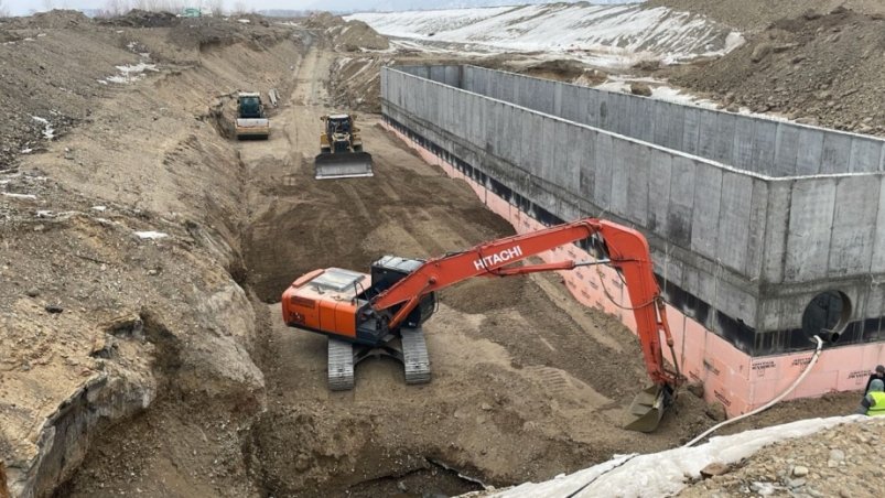 Продолжается строительство дамбы в Комсомольске-на-Амуре