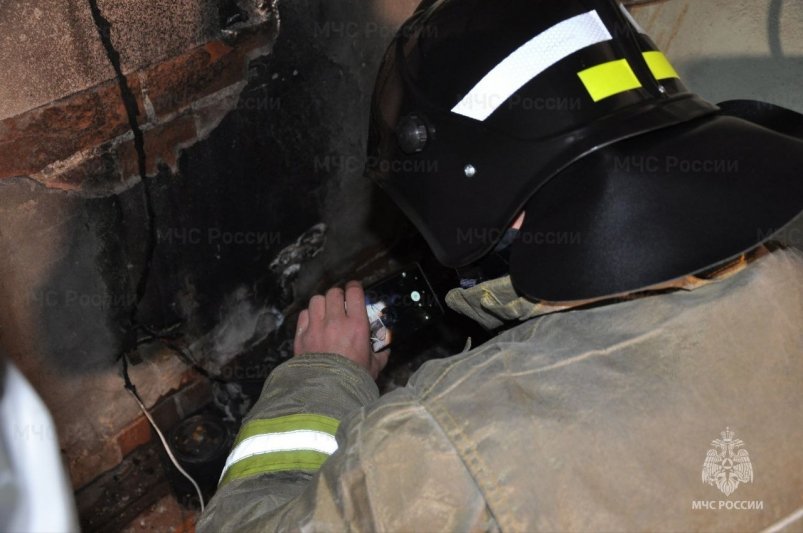 В Ангарске загорелась квартира в пятиэтажном доме из-за короткого замыкание