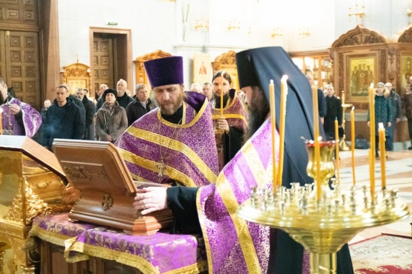 В Хабаровск доставили святыню из Греции