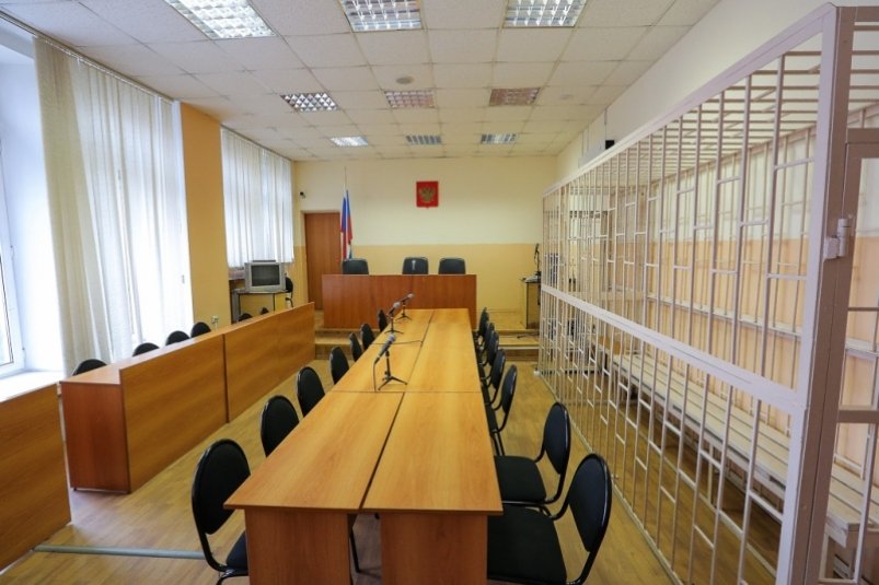 В Хабаровске перед судом предстанет замдиректора школы